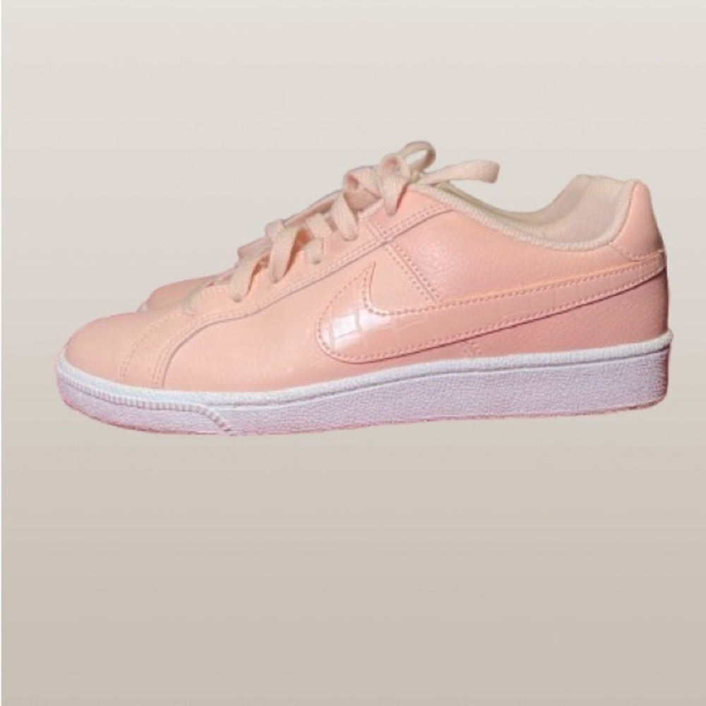 Nike Women's Peach Sneakers - Picture 3 of 8